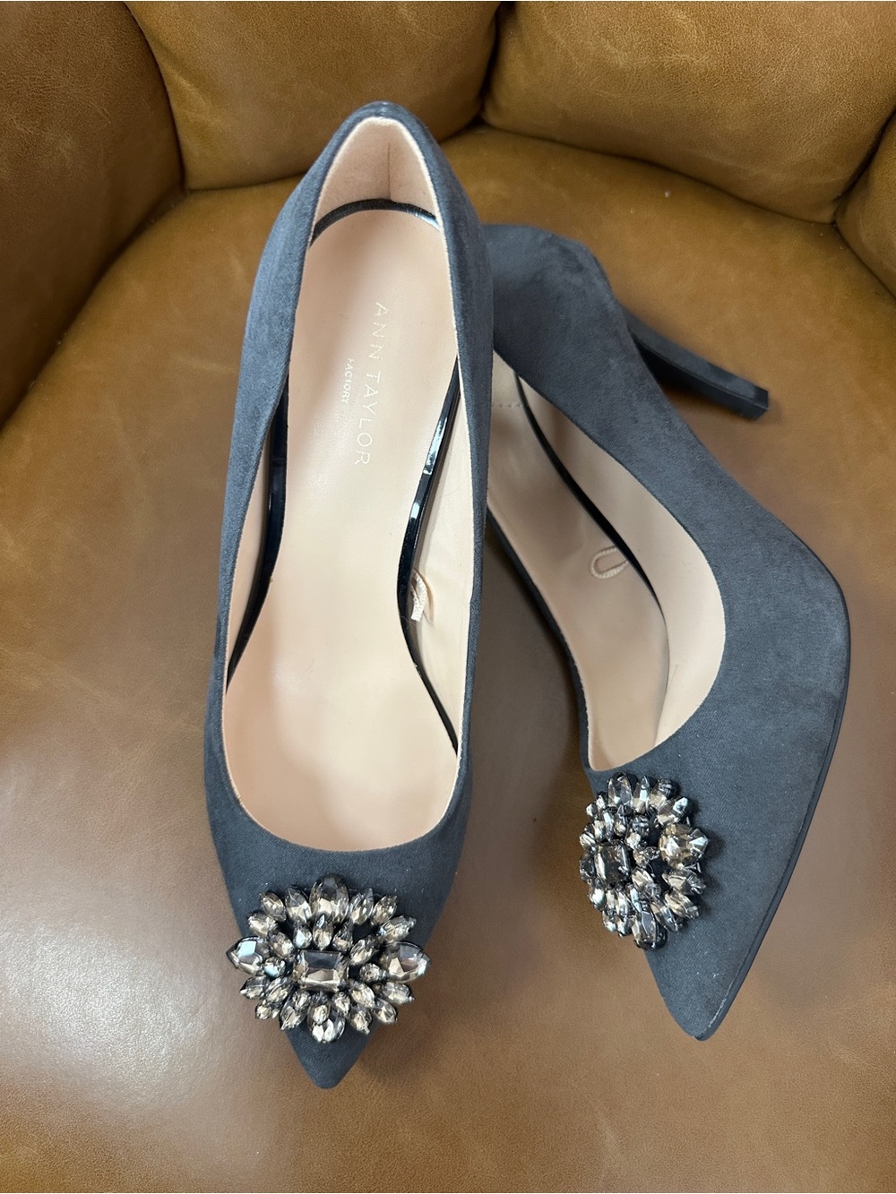 Ann Taylor Gray Satin Pointed Toe Pumps with Crystal Brooch – Women’s Size 6
